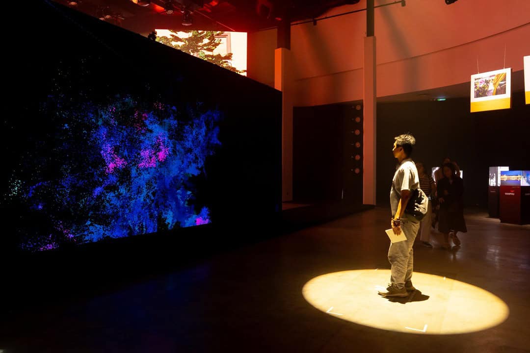 Khán giả trải nghiệm các hoạt động tương tác nghệ thuật tại sự kiện