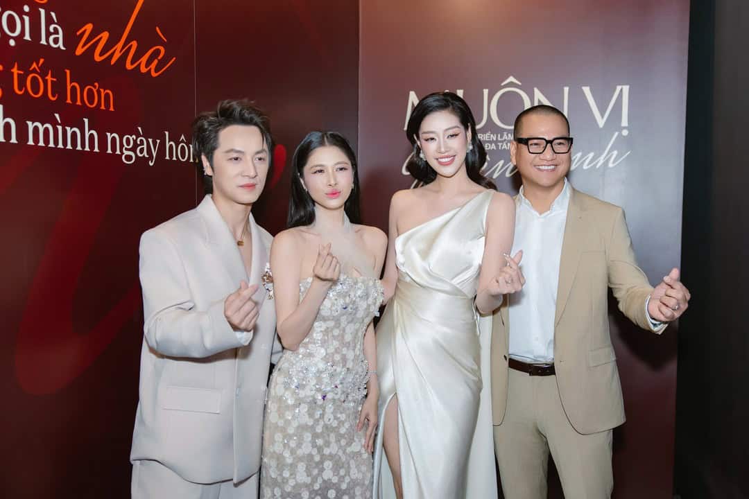 Các chuyên gia bất động sản tham quan triển lãm Muôn Vị Nhân Sinh