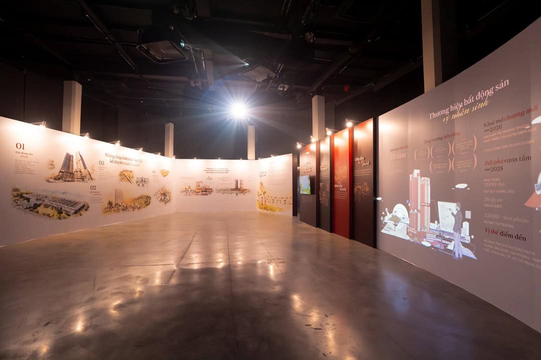 Toàn cảnh không gian triển lãm nghệ thuật Muôn Vị Nhân Sinh tại Thủ Thiêm