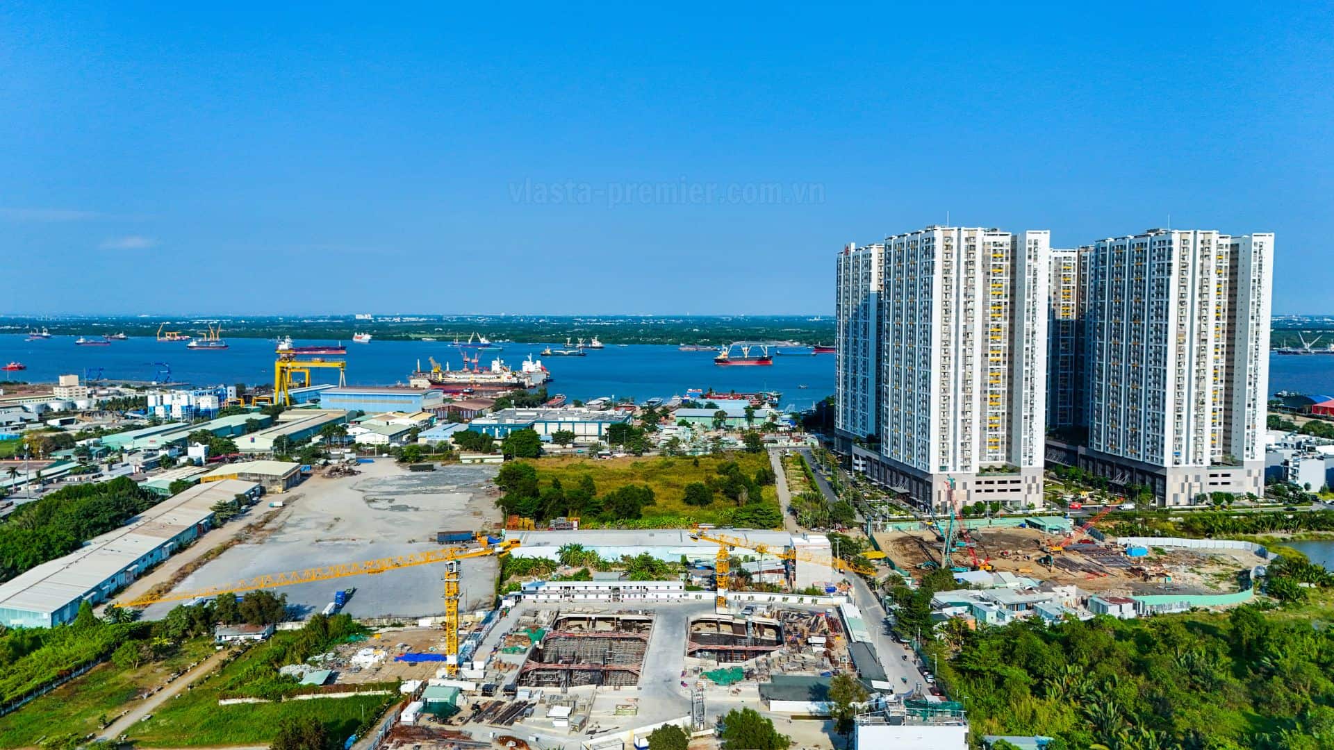 Thi công đan thép móng hầm tại công trường Vlasta Premier