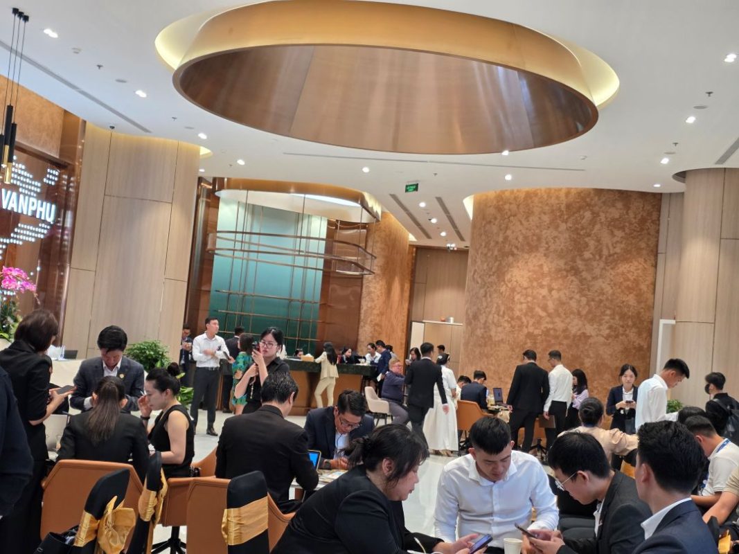 Sự kiện mở bán Vlasta Premier
