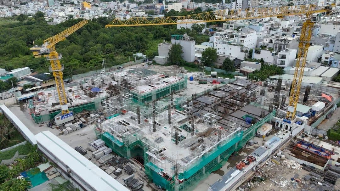 Công trường thi công các hạng mục cốt lõi tại Vlasta Premier