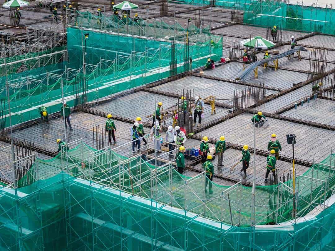Toàn cảnh hệ thống lưới thép và MEP trên sàn tầng 4 tháp A